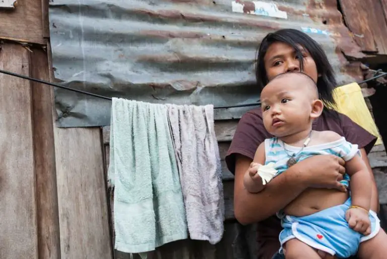 Klong Toey de Bangkok, barrios marginales y manos amigas