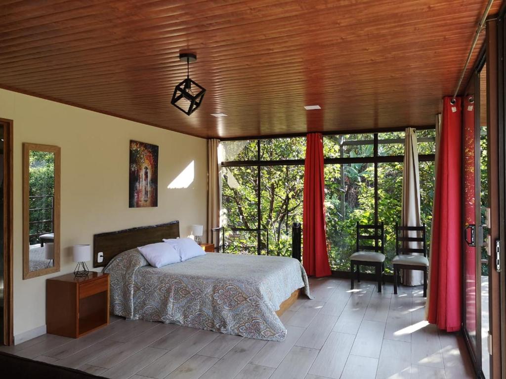 HOTEL EN MONTEVERDE