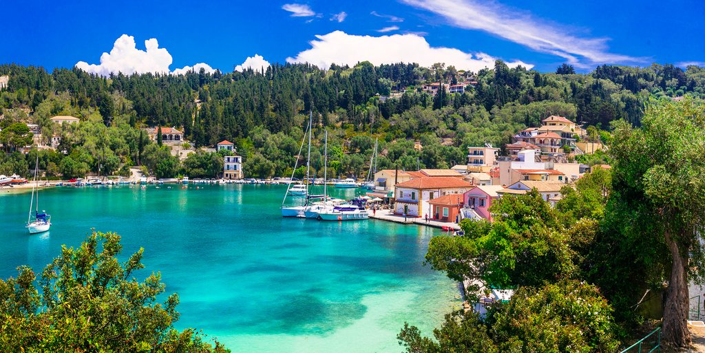 Viajes en yate en Grecia: Experimenta la navegación de lujo