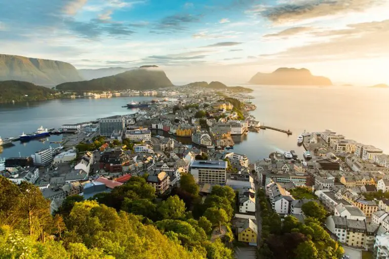 Descubra las ciudades y fiordos de Noruega – 9 días