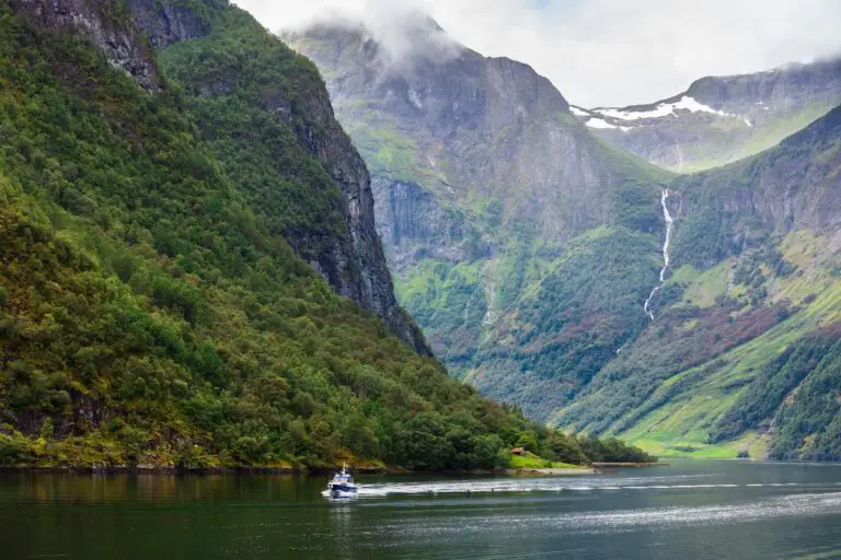Cómo llegar a la región de los fiordos de Noruega: mejores rutas y consejos de viaje