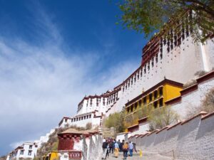 El viaje de Katmandú a Lhasa generalmente se realiza por aire