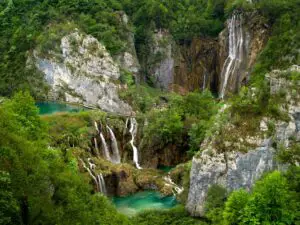 Descubre las mejores rutas y consejos de viaje de Zadar al Parque Nacional de los Lagos de Plitvice