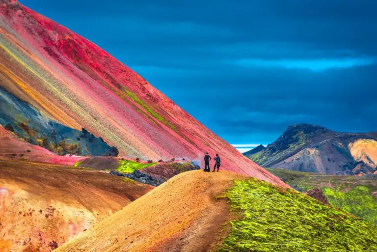 Senderismo en las tierras altas: senderos volcánicos de Islandia