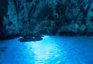 Descubre los mejores consejos y rutas para llegar a la Cueva Azul