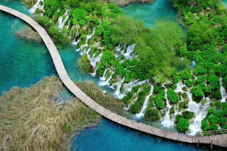 Trogir al Parque Nacional de los Lagos de Plitvice: mejores rutas y consejos de viaje