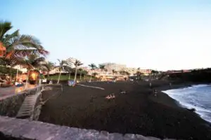 Playa de arena negra en Tenerife.