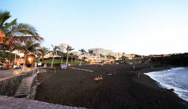 Playa de arena negra en Tenerife