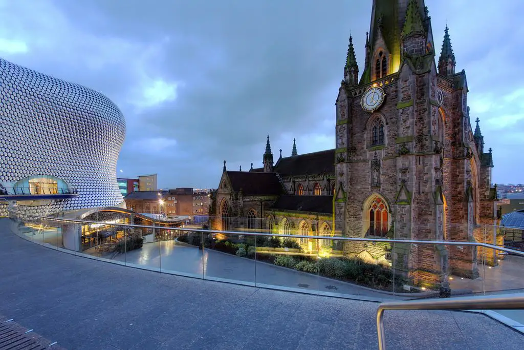 Birmingham es una ciudad con un pasado industrial largo y fascinante