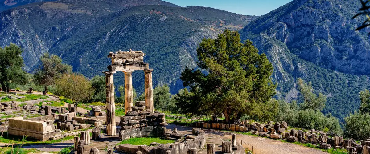 Viaja a los orígenes de Atenas